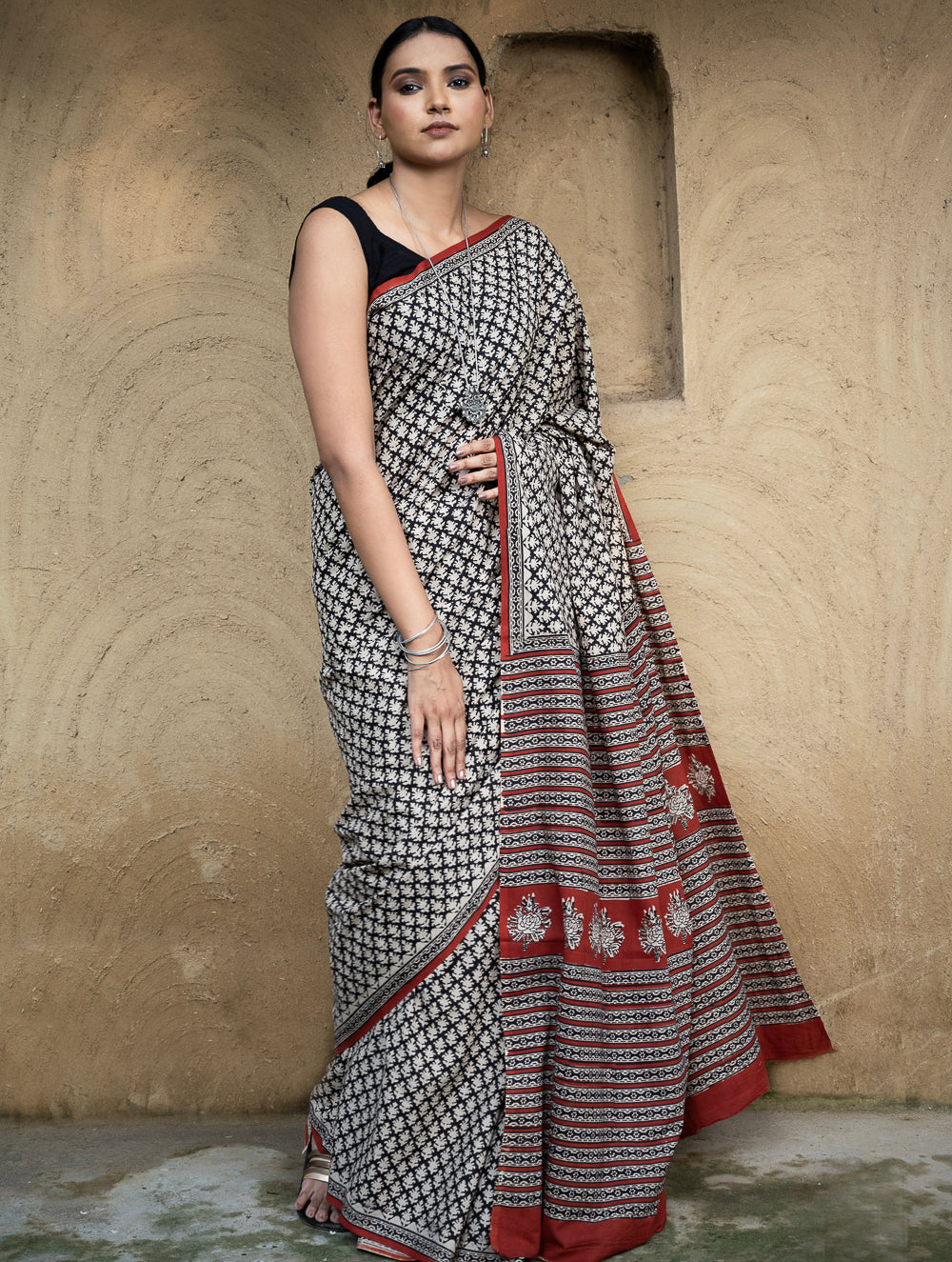 Classic Appeal. Bagru Hand Block Printed Mul Cotton Saree - Black Leaf