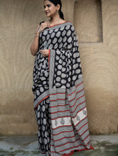 Load image into Gallery viewer, Classic Appeal. Bagru Hand Block Printed Mul Cotton Saree - Black Paisley