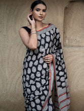 Load image into Gallery viewer, Classic Appeal. Bagru Hand Block Printed Mul Cotton Saree - Black Paisley