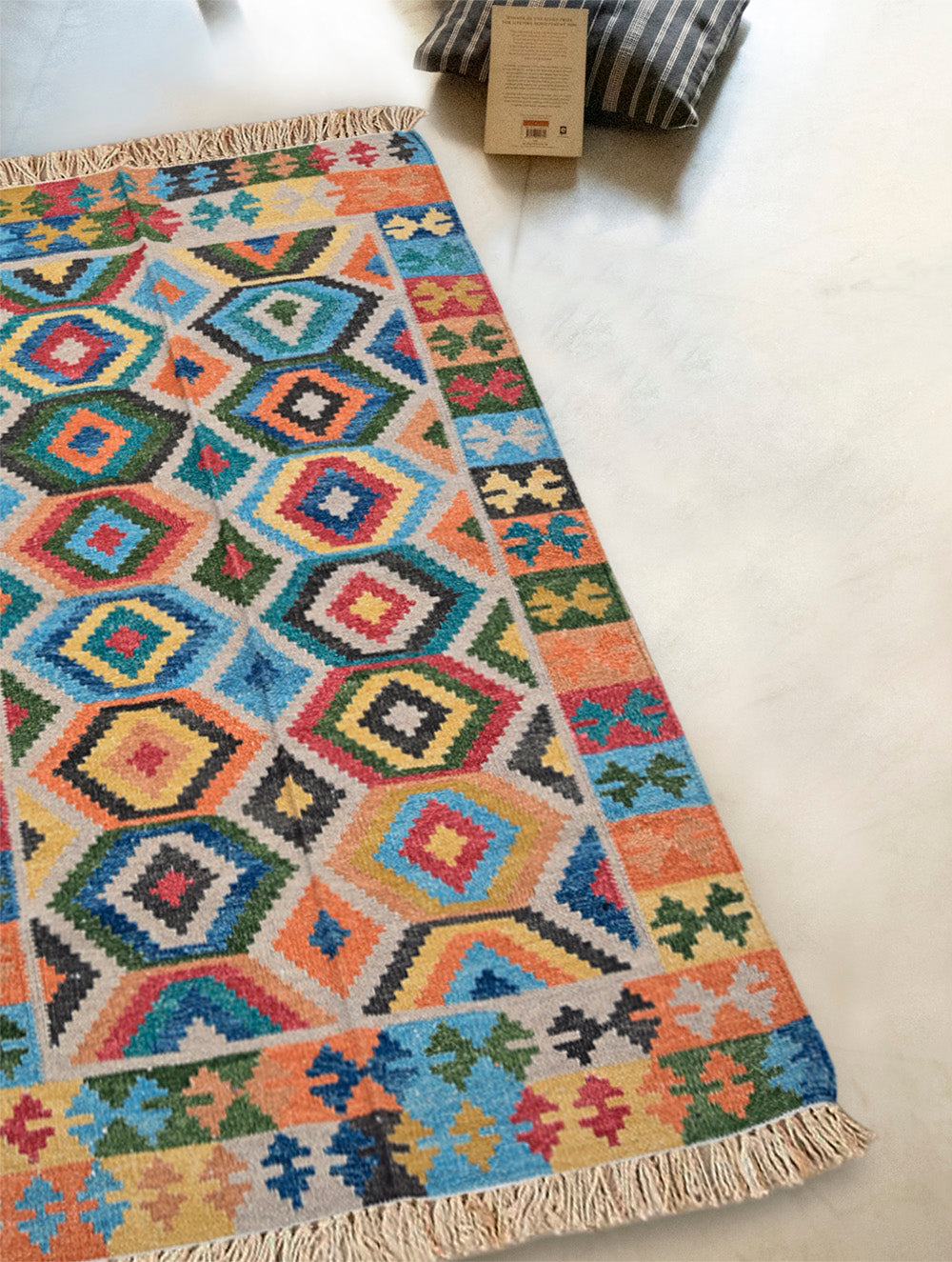 Handwoven Kilim Rug - Geometric Borders (Length 6ft x Width 4ft)