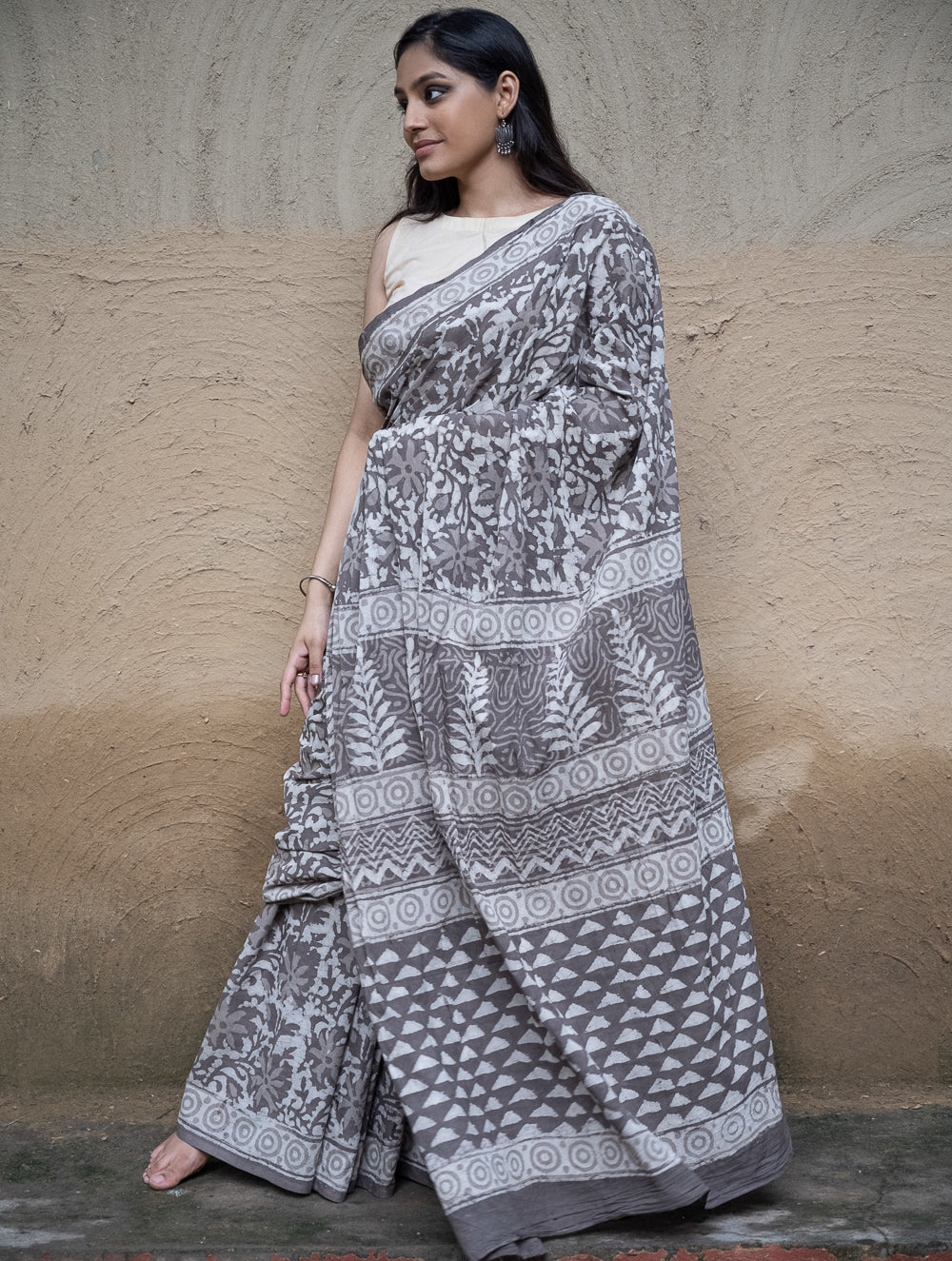 Dabu Hand Block Printed Mul Cotton Saree - Grey Flora