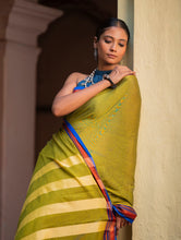 Load image into Gallery viewer, Deccan Elegance. Maharashtrian Ilkal Saree - Hirva T?r?
