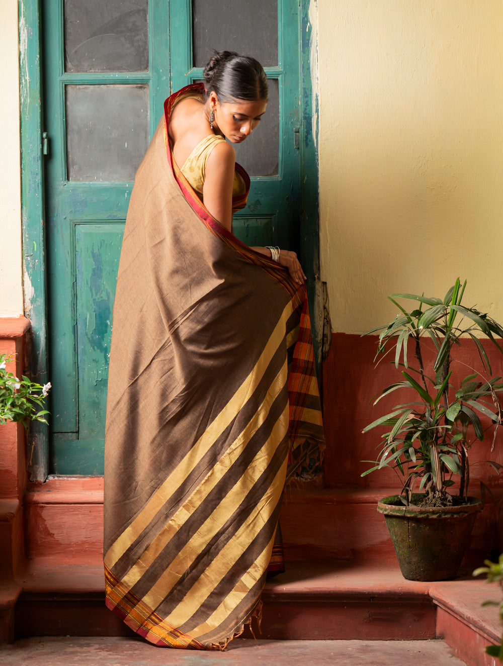 Load image into Gallery viewer, Deccan Elegance. Maharashtrian Ilkal Saree - Tenevali