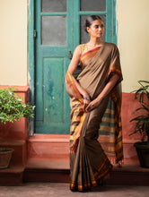 Load image into Gallery viewer, Deccan Elegance. Maharashtrian Ilkal Saree - Tenevali
