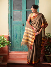 Load image into Gallery viewer, Deccan Elegance. Maharashtrian Ilkal Saree - Tenevali