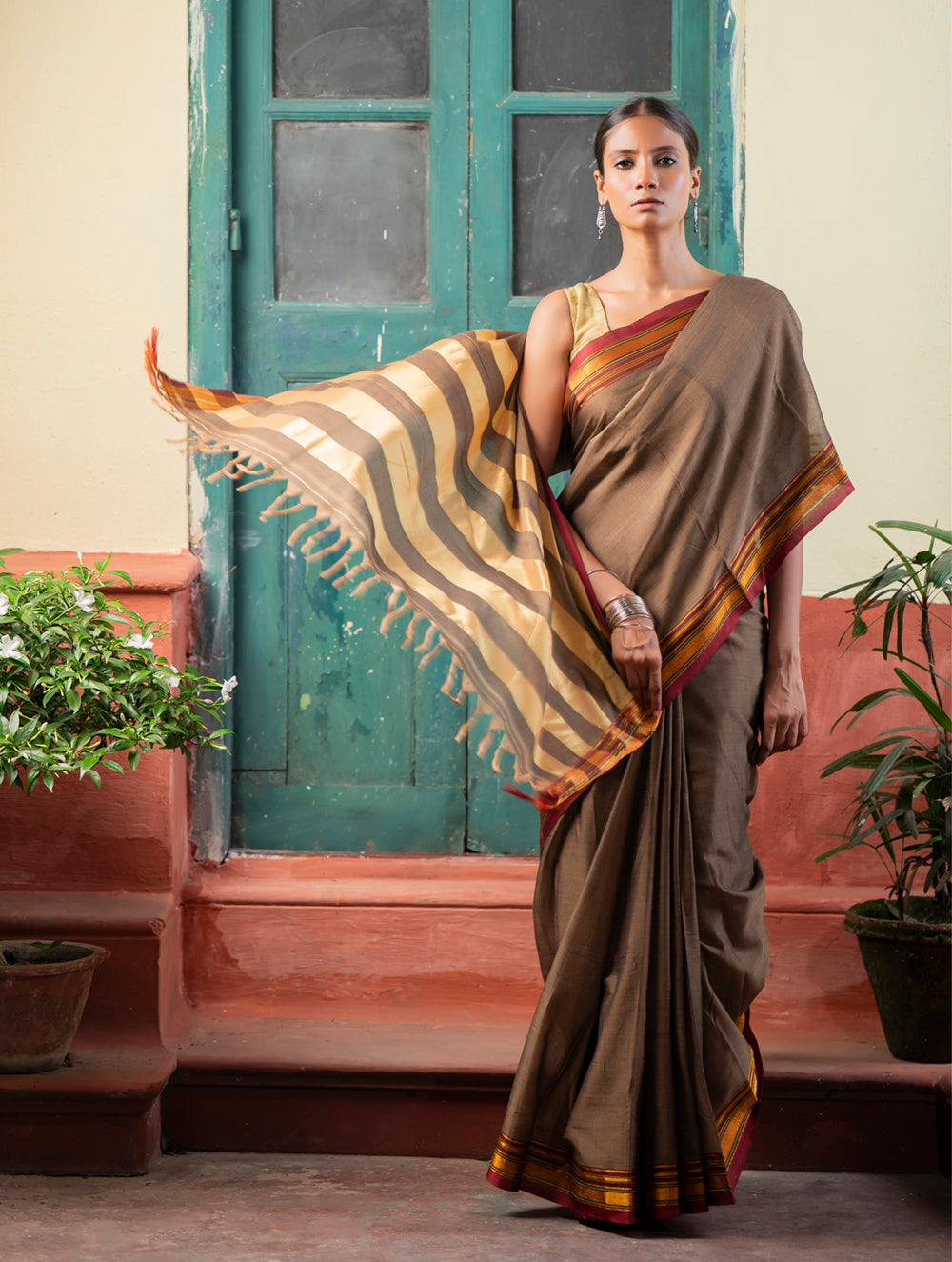 Load image into Gallery viewer, Deccan Elegance. Maharashtrian Ilkal Saree - Tenevali