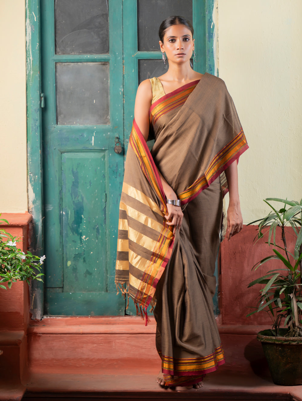Load image into Gallery viewer, Deccan Elegance. Maharashtrian Ilkal Saree - Tenevali