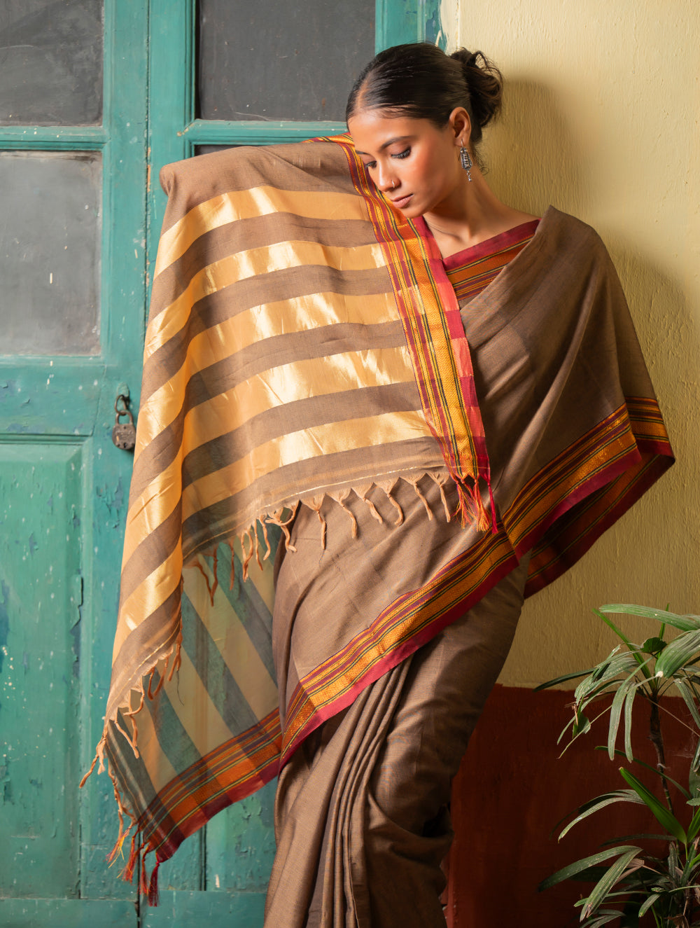 Load image into Gallery viewer, Deccan Elegance. Maharashtrian Ilkal Saree - Tenevali