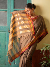 Load image into Gallery viewer, Deccan Elegance. Maharashtrian Ilkal Saree - Tenevali