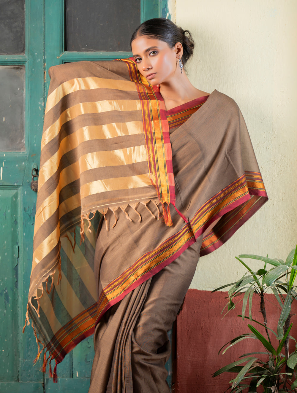 Load image into Gallery viewer, Deccan Elegance. Maharashtrian Ilkal Saree - Tenevali