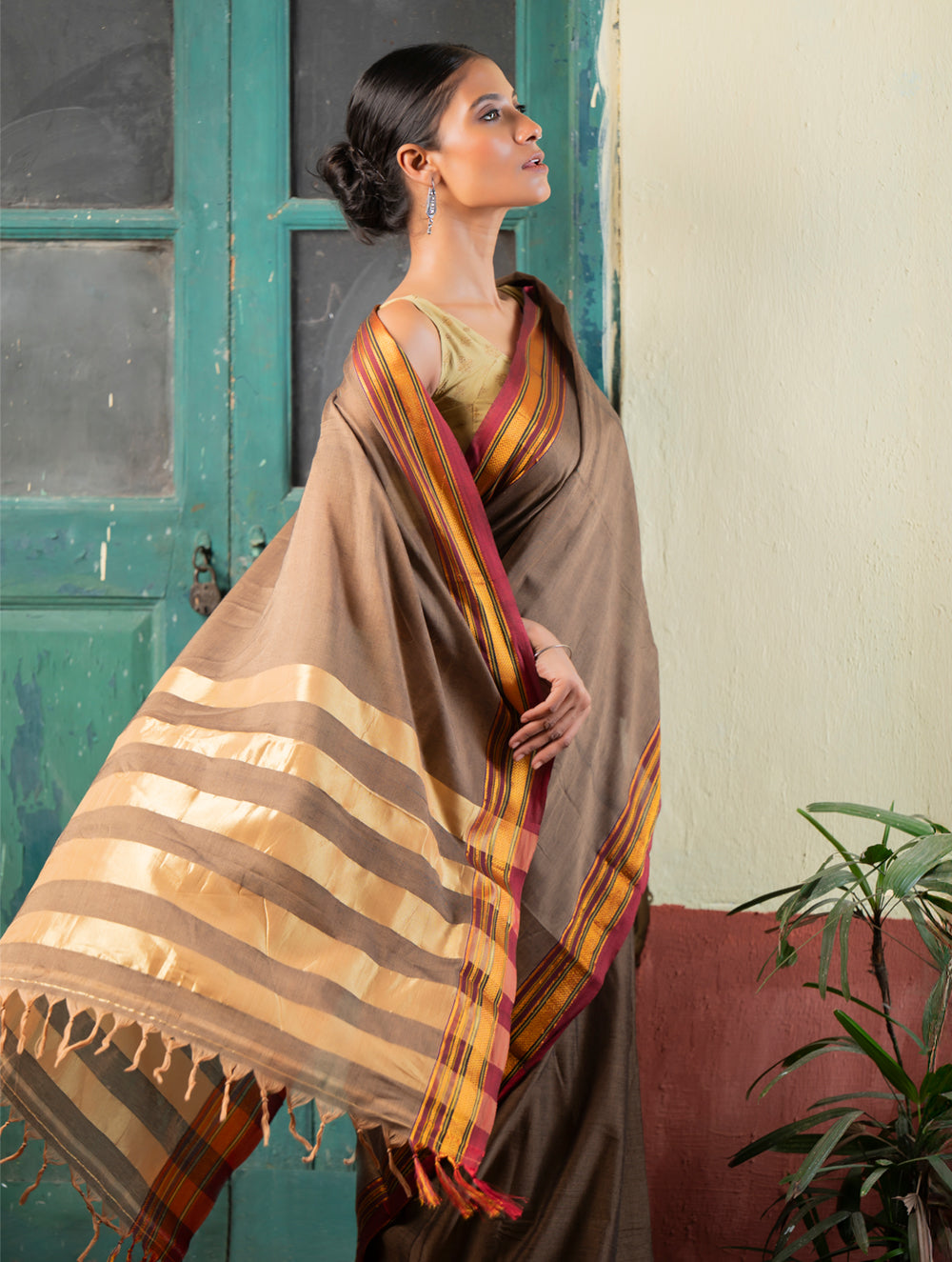Load image into Gallery viewer, Deccan Elegance. Maharashtrian Ilkal Saree - Tenevali