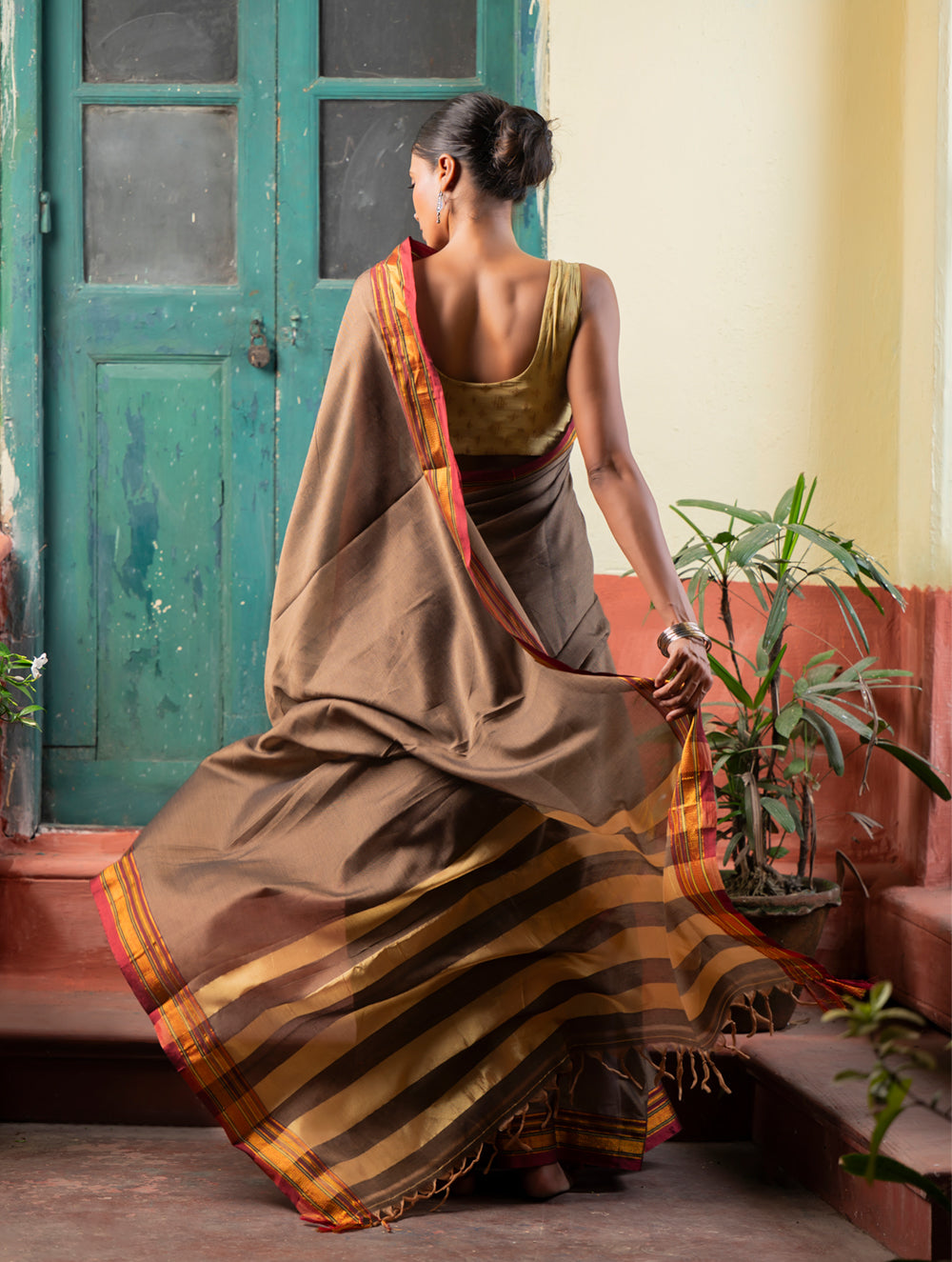 Load image into Gallery viewer, Deccan Elegance. Maharashtrian Ilkal Saree - Tenevali