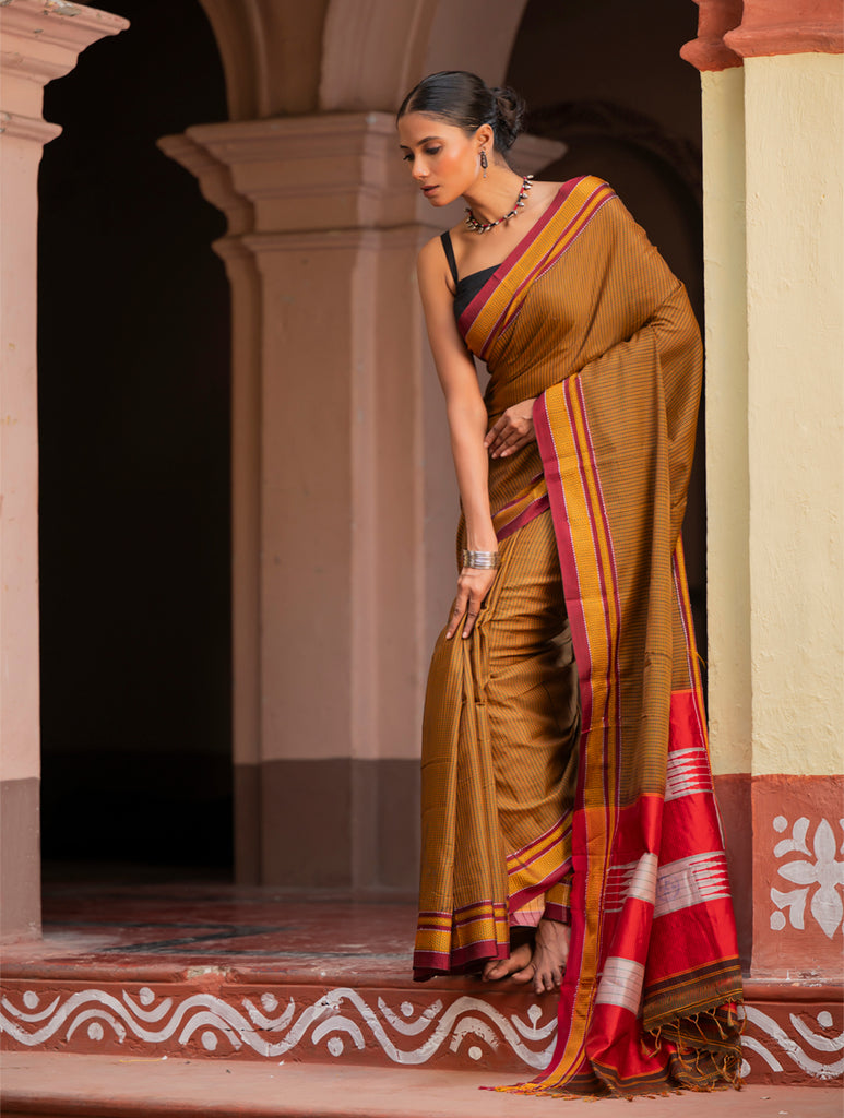 Deccan Elegance. Maharashtrian Small Checks Lugadi Saree - Manthana