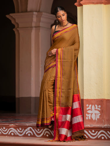 Deccan Elegance. Maharashtrian Small Checks Lugadi Saree - Manthana