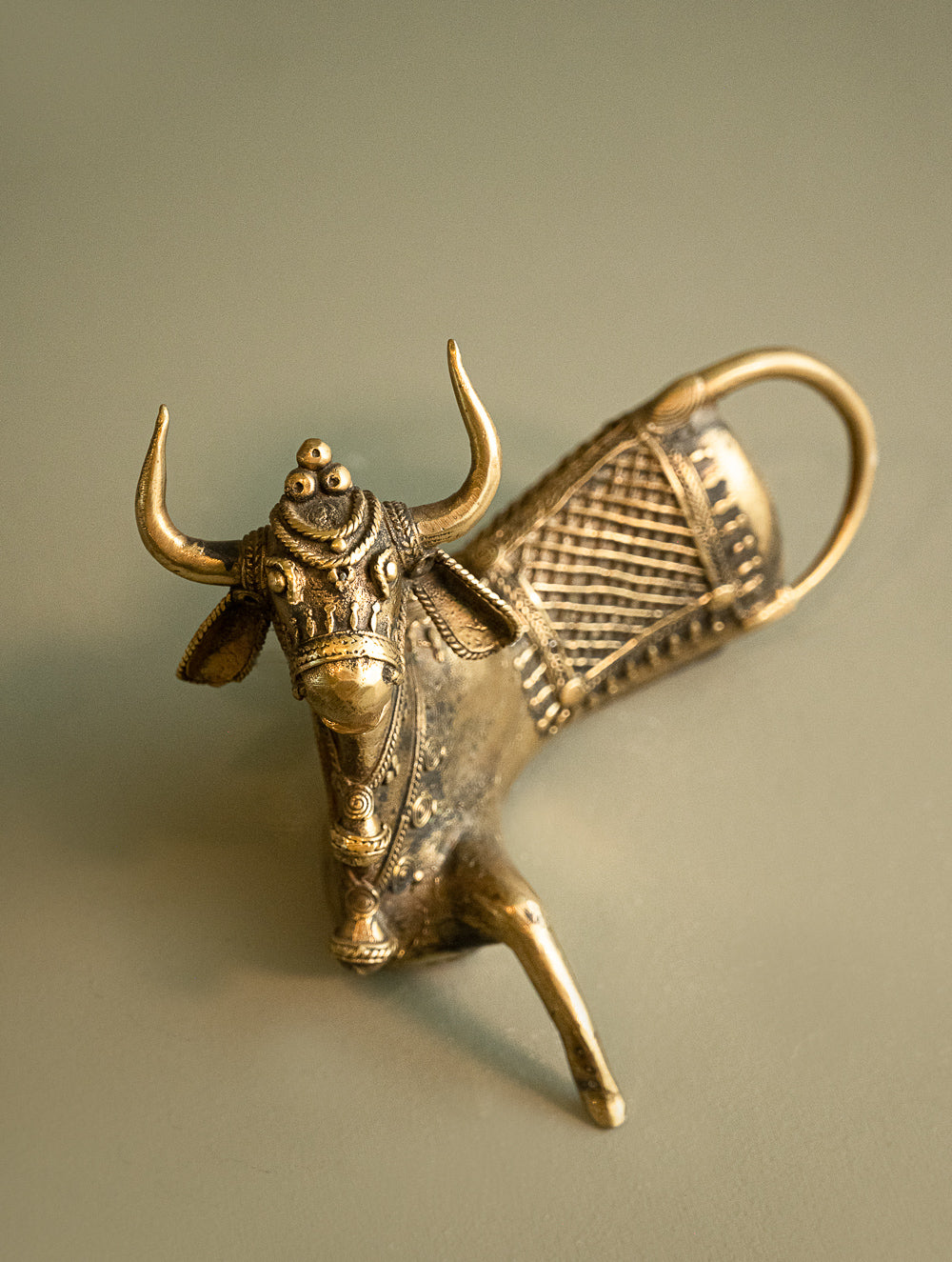 Load image into Gallery viewer, Dhokra Craft Curio - Nandi Checkered