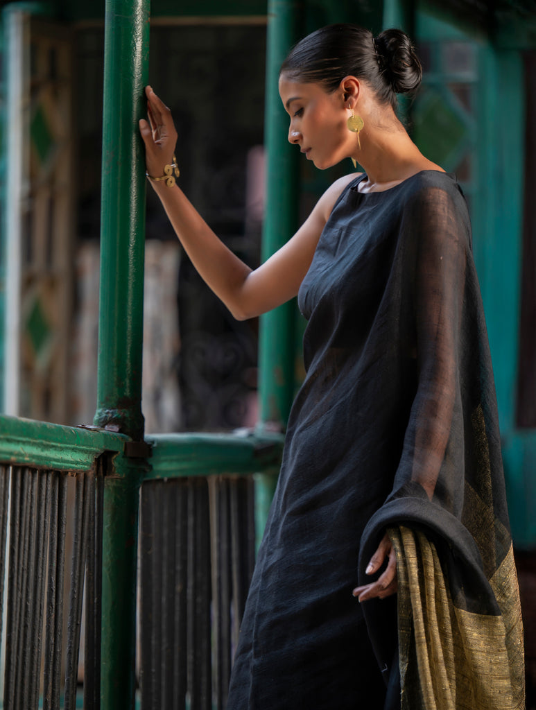 Elegant Handwoven Bengal Linen Saree - Charcoal Dusk