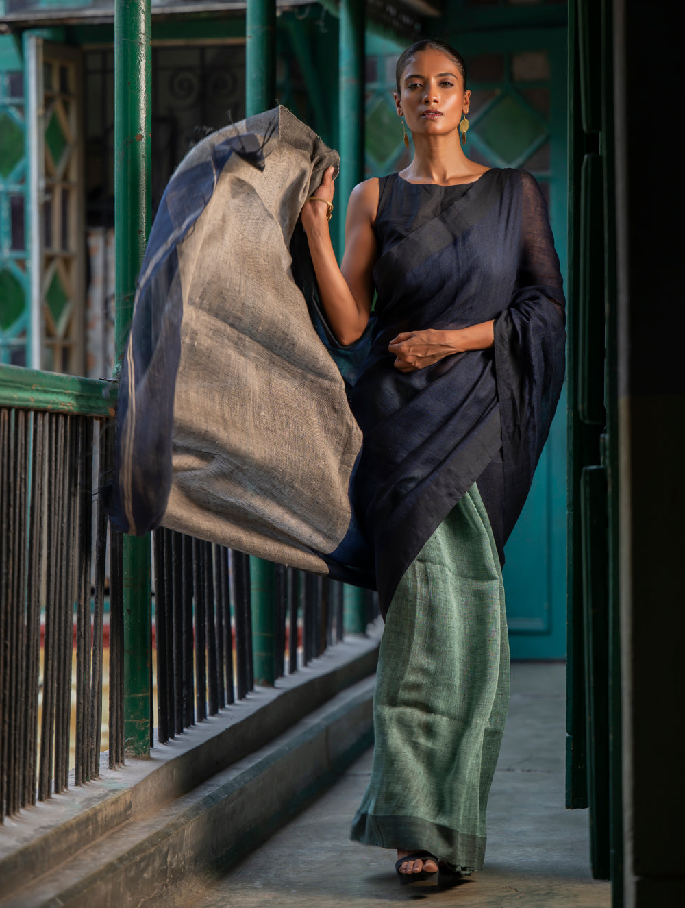 Load image into Gallery viewer, Elegant Handwoven Bengal Linen Saree - Midnight Whisper