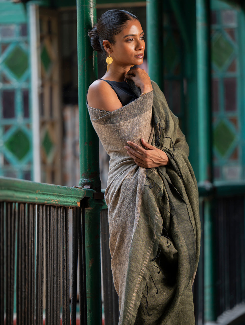 Load image into Gallery viewer, Elegant Handwoven Bengal Linen Saree - Mint Moods