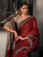 Load image into Gallery viewer, Elegant Kantha Embroidered Handwoven Bengal Linen Saree - Rosebay