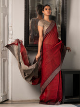 Load image into Gallery viewer, Elegant Kantha Embroidered Handwoven Bengal Linen Saree - Rosebay