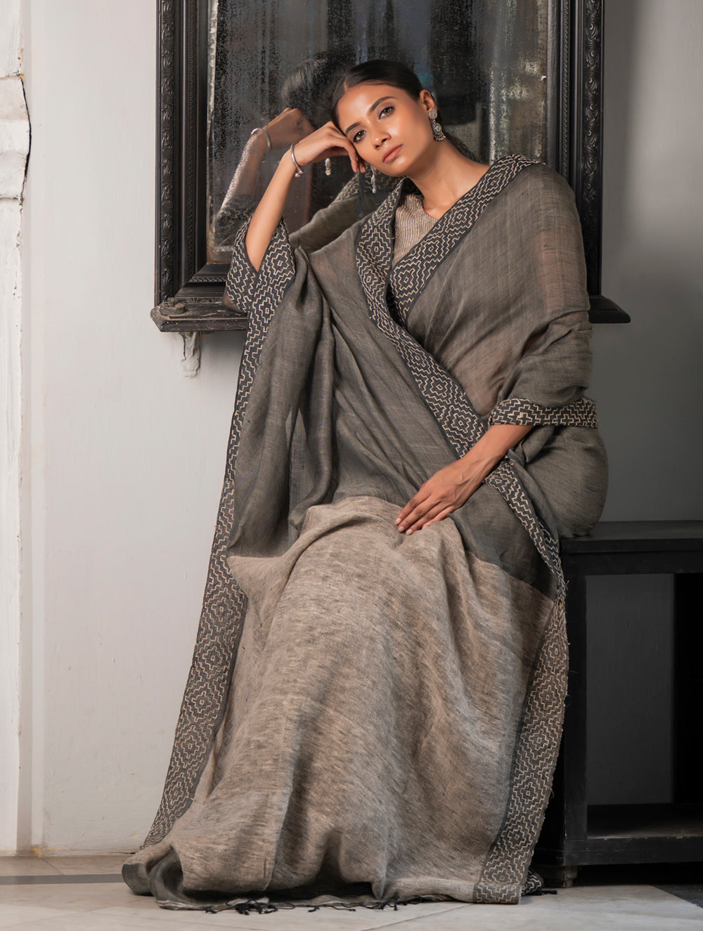 Elegant Kantha Embroidered Handwoven Bengal Linen Saree - Smokeleaf