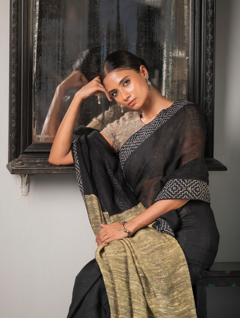 Load image into Gallery viewer, Elegant Kantha Embroidered Handwoven Bengal Linen Saree - Twilight Draft