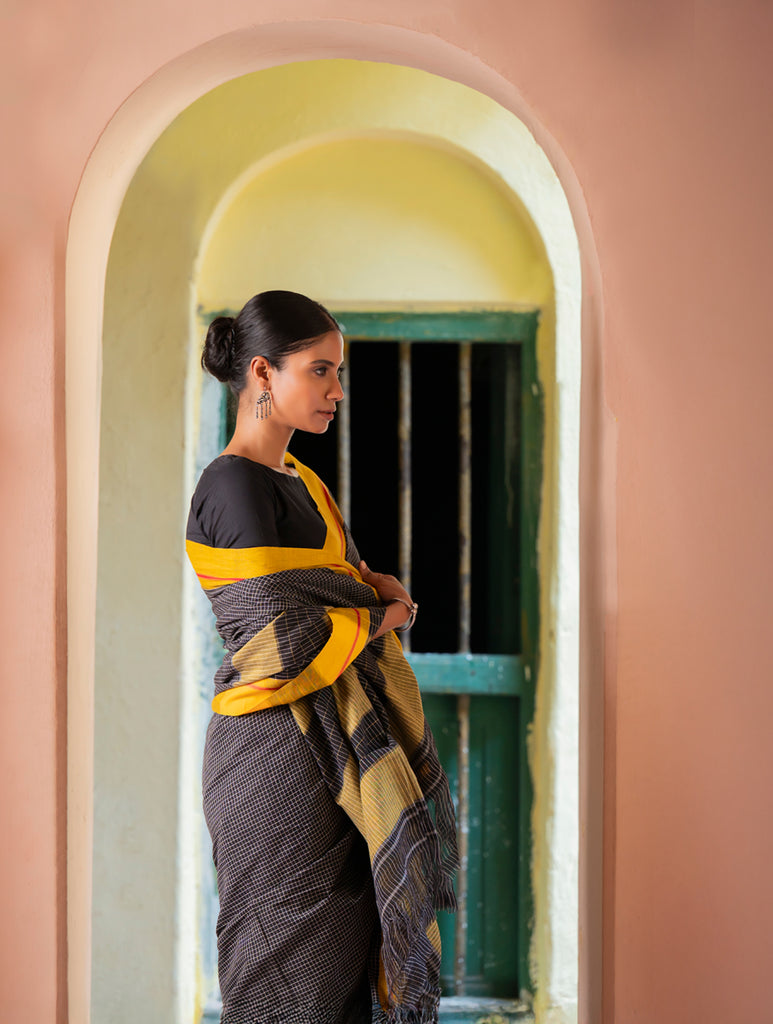 Ethnic Elegance. Handwoven Pateda Aanchu Saree - Aenugudi
