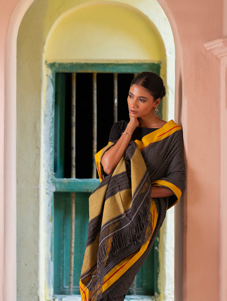 Ethnic Elegance. Handwoven Pateda Aanchu Saree - Aenugudi