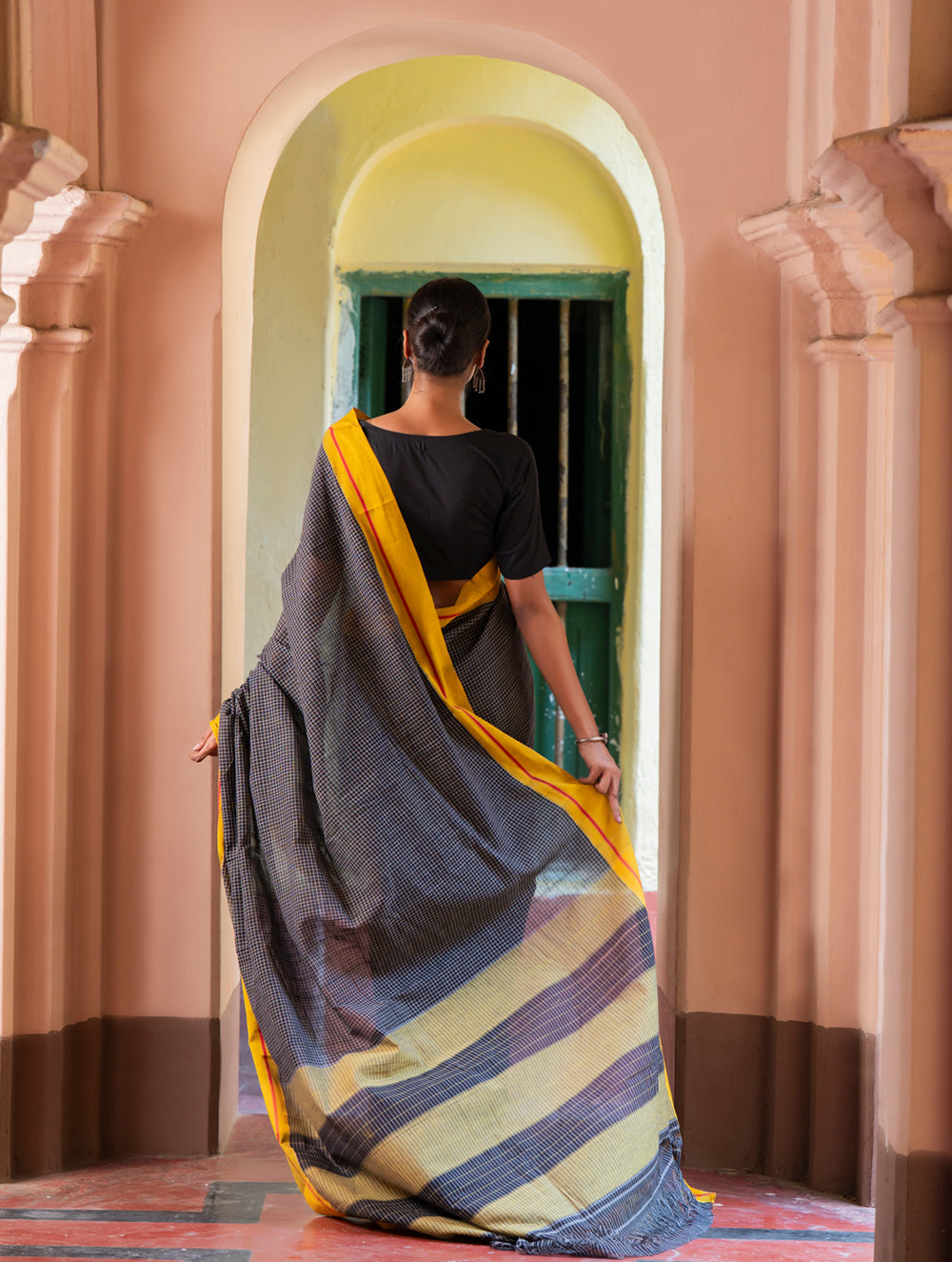 Load image into Gallery viewer, Ethnic Elegance. Handwoven Pateda Aanchu Saree - Aenugudi