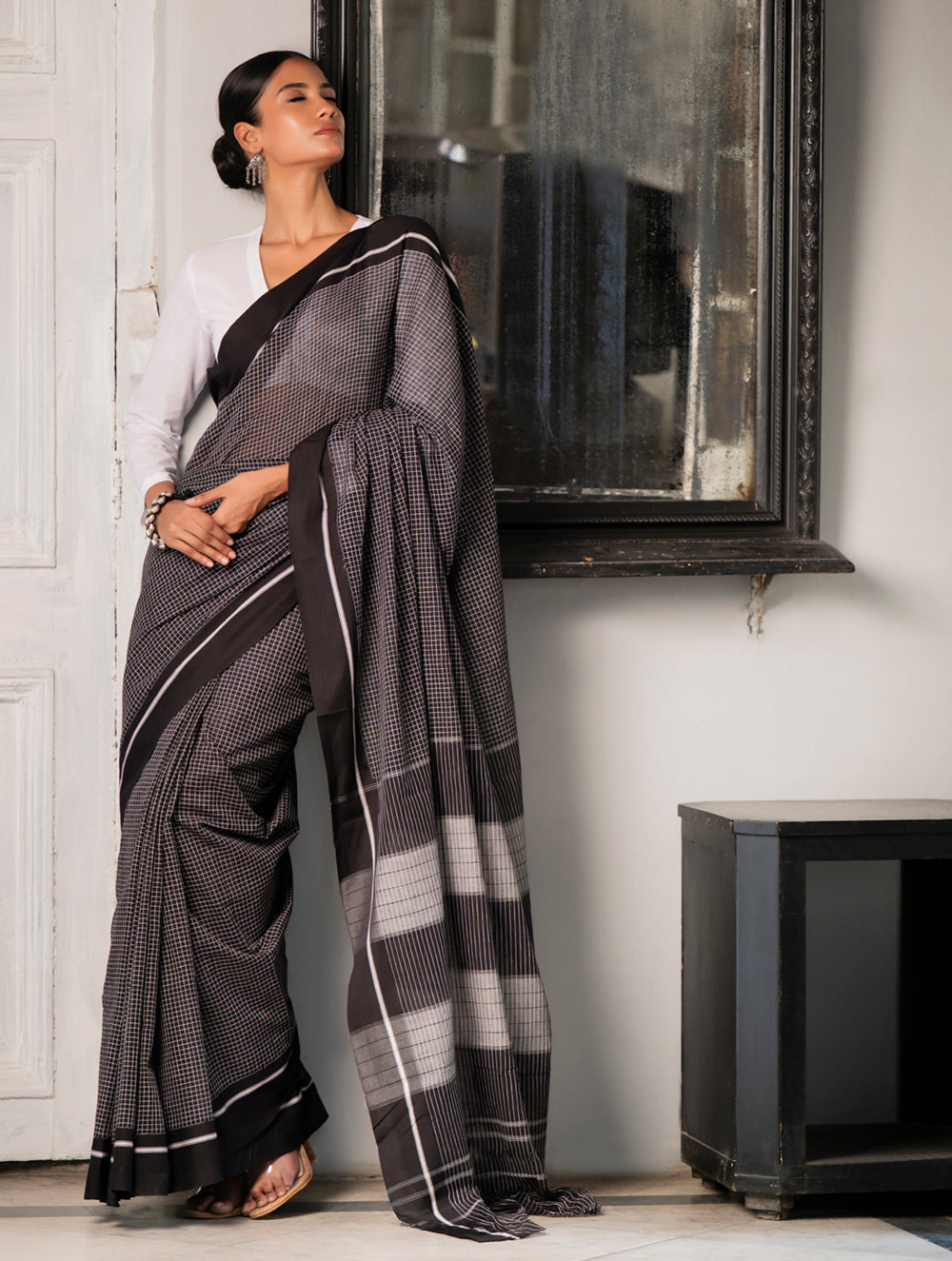 Load image into Gallery viewer, Ethnic Elegance. Handwoven Pateda Aanchu Saree - Karungani