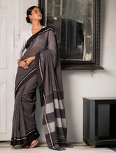 Load image into Gallery viewer, Ethnic Elegance. Handwoven Pateda Aanchu Saree - Karungani