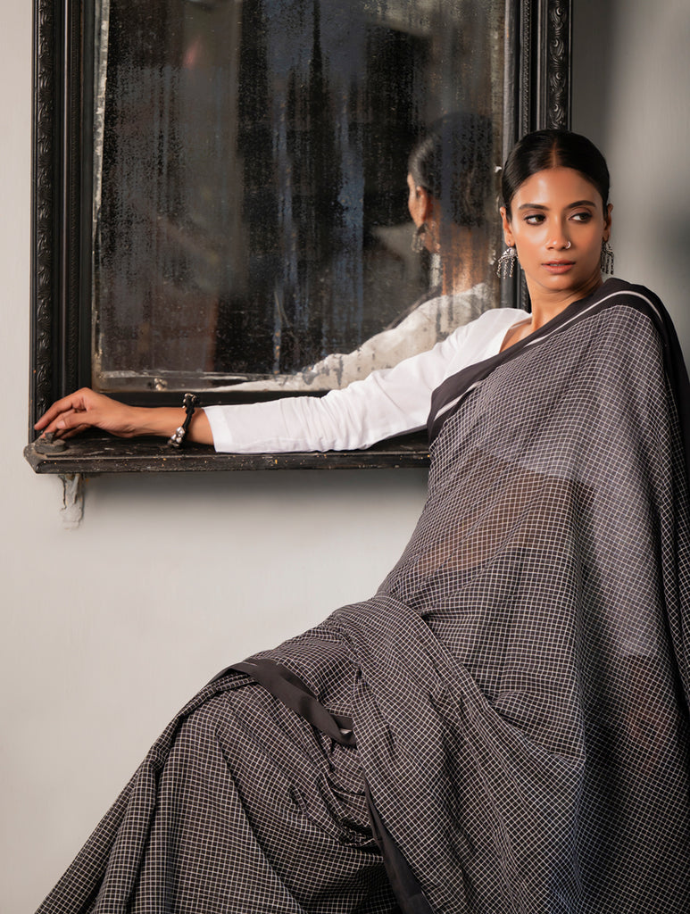 Ethnic Elegance. Handwoven Pateda Aanchu Saree - Karungani