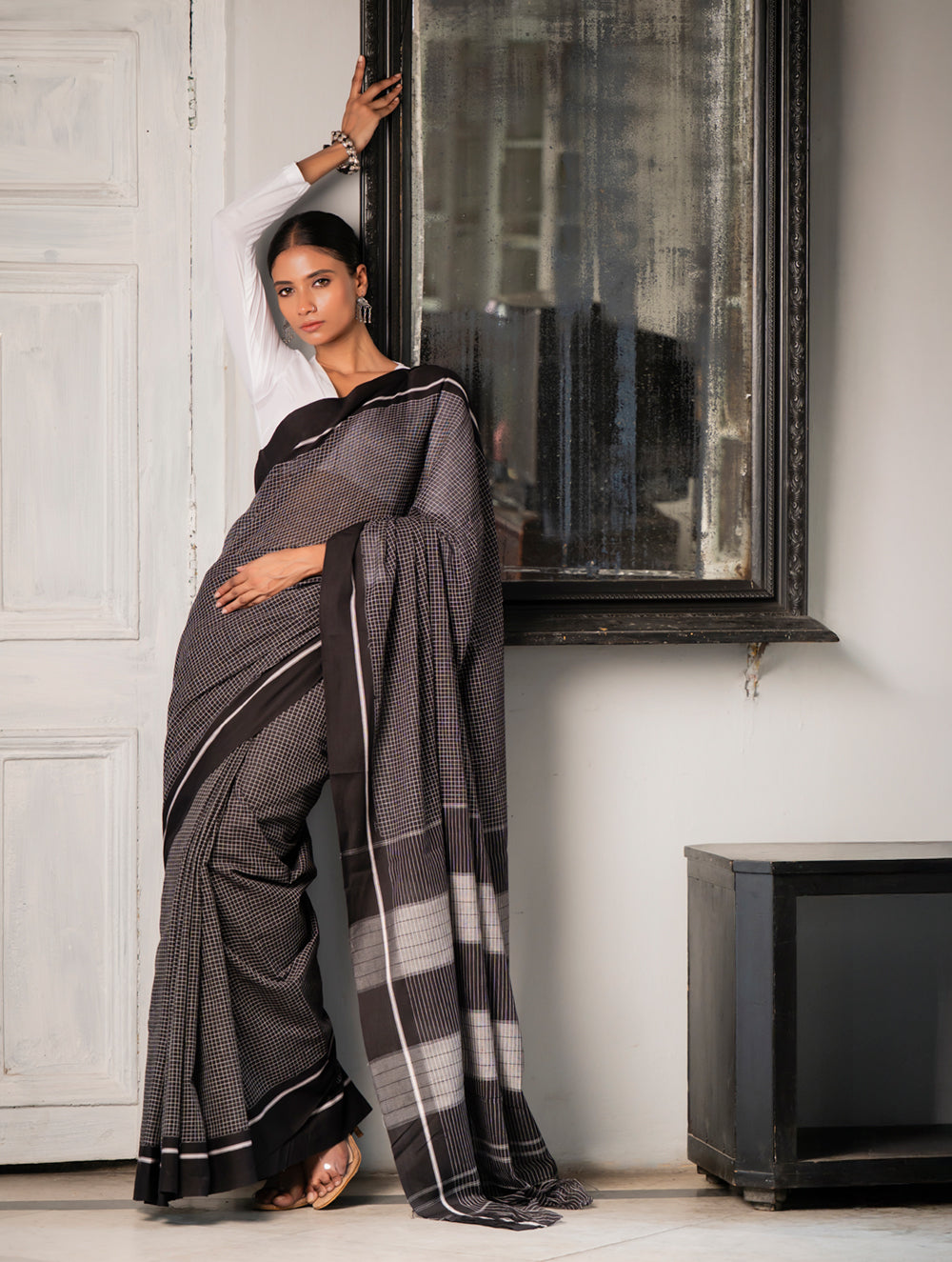 Load image into Gallery viewer, Ethnic Elegance. Handwoven Pateda Aanchu Saree - Karungani