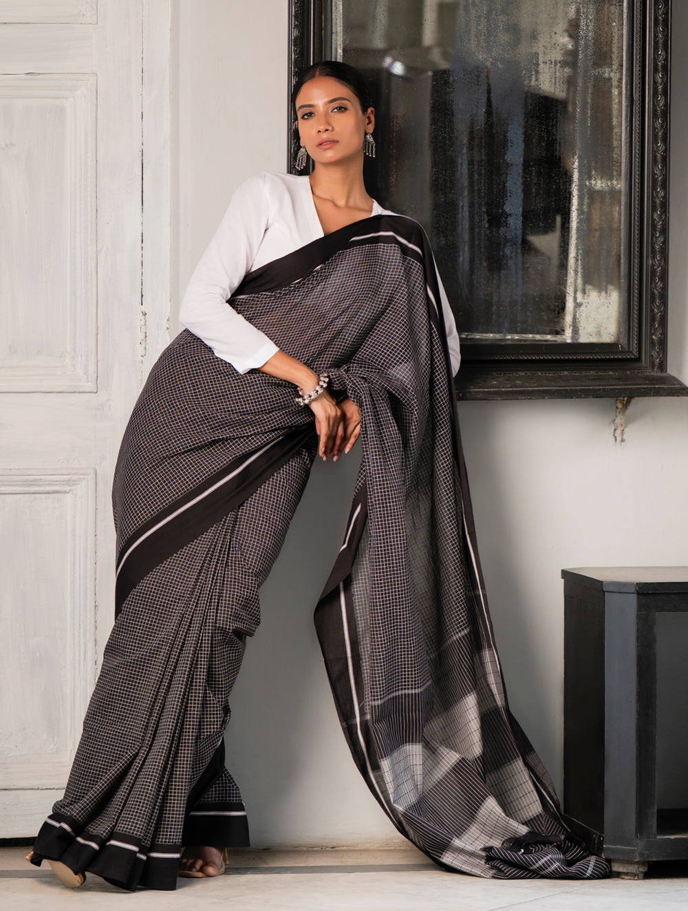 Load image into Gallery viewer, Ethnic Elegance. Handwoven Pateda Aanchu Saree - Karungani