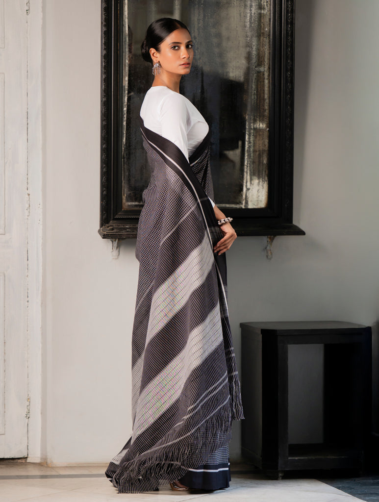 Ethnic Elegance. Handwoven Pateda Aanchu Saree - Karungani