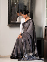 Load image into Gallery viewer, Ethnic Elegance. Handwoven Pateda Aanchu Saree - Karungani