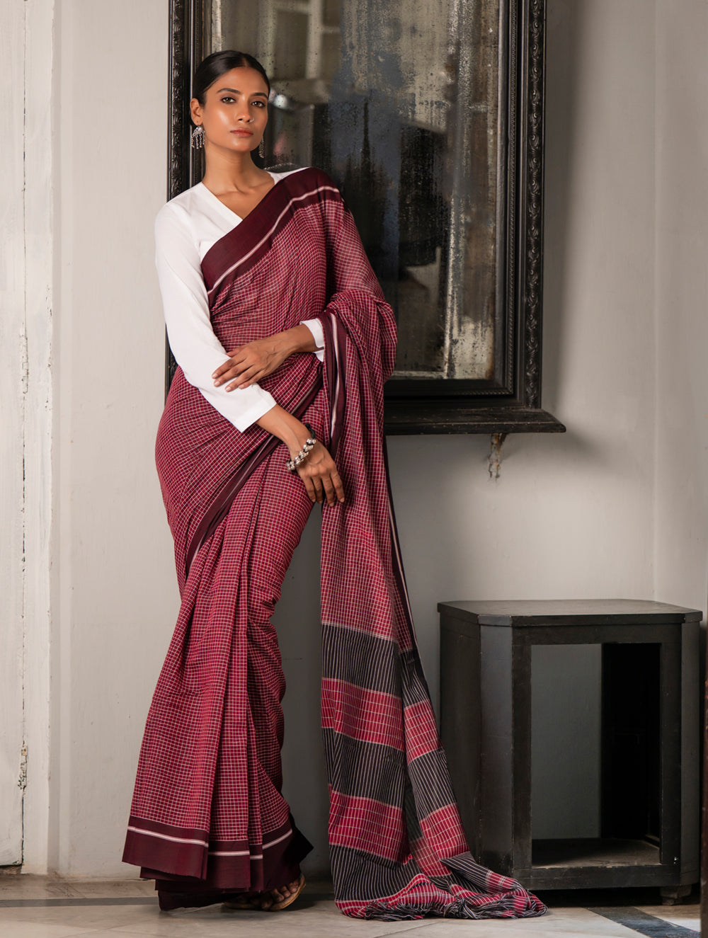 Load image into Gallery viewer, Ethnic Elegance. Handwoven Pateda Aanchu Saree - Semmani
