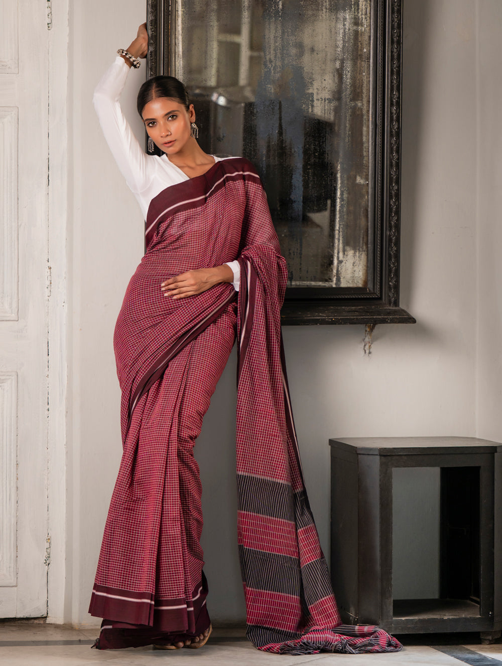 Load image into Gallery viewer, Ethnic Elegance. Handwoven Pateda Aanchu Saree - Semmani
