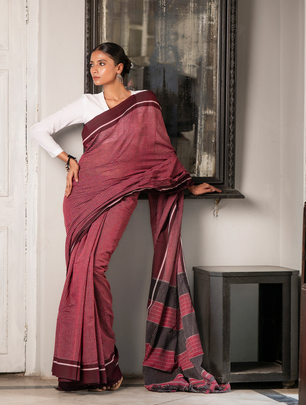 Load image into Gallery viewer, Ethnic Elegance. Handwoven Pateda Aanchu Saree - Semmani