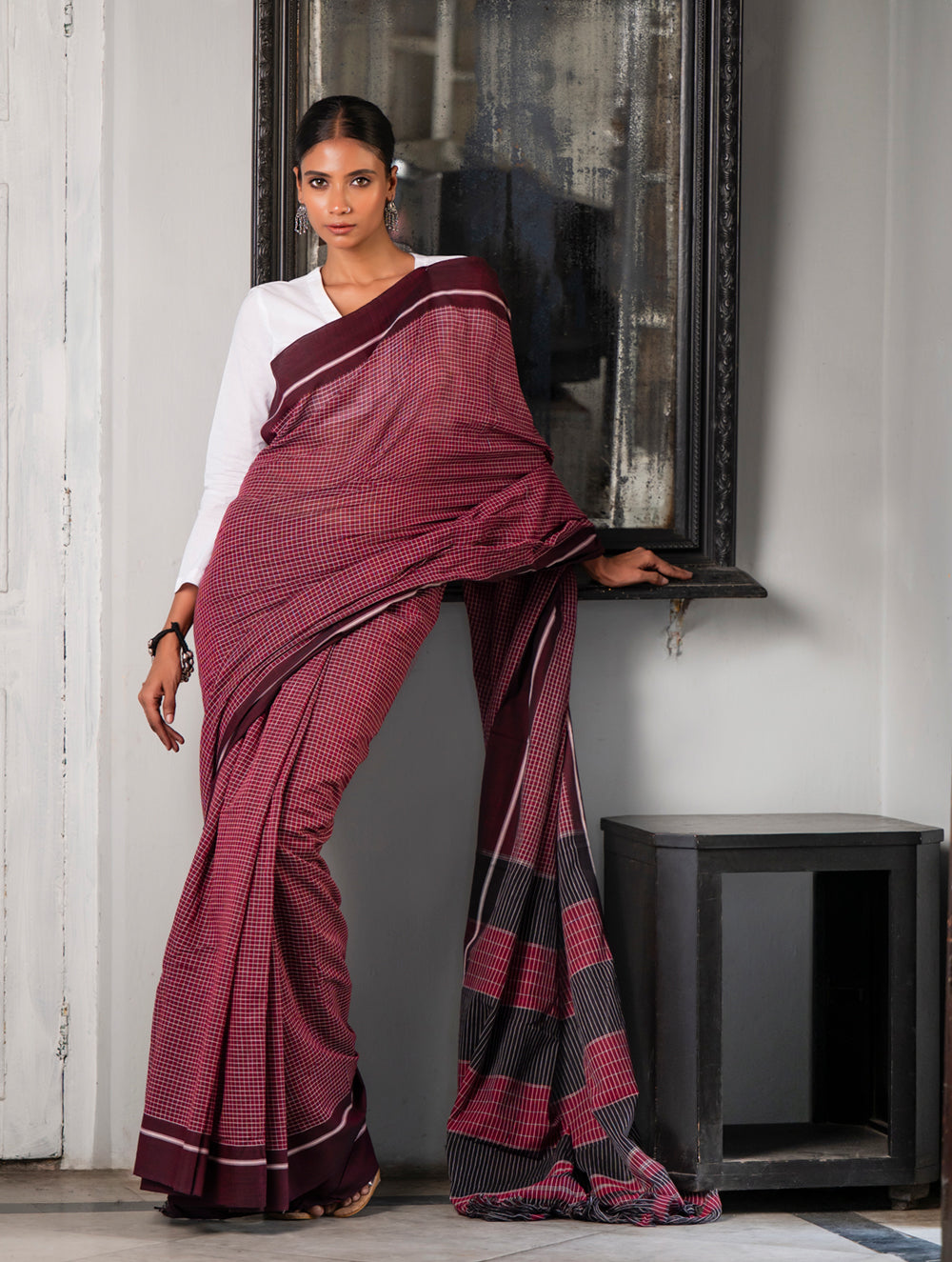 Load image into Gallery viewer, Ethnic Elegance. Handwoven Pateda Aanchu Saree - Semmani