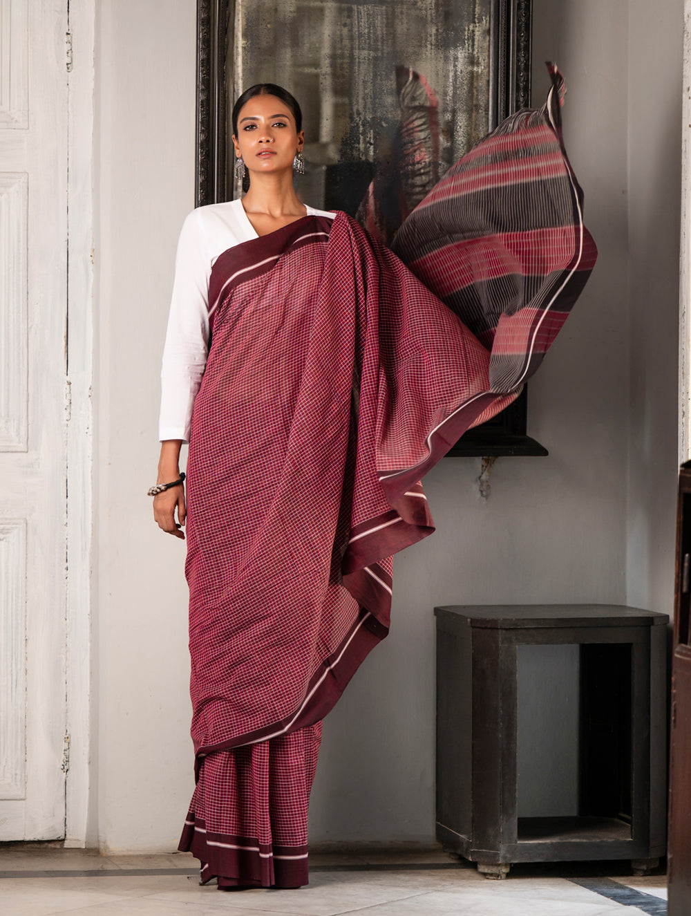 Load image into Gallery viewer, Ethnic Elegance. Handwoven Pateda Aanchu Saree - Semmani