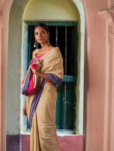 Load image into Gallery viewer, Ethnic Elegance. Handwoven Pateda Aanchu Saree - ThenMazhai