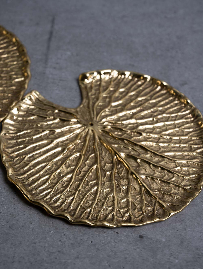 Exclusive Brass Curios / Plates - Waterlily (Set of 2)