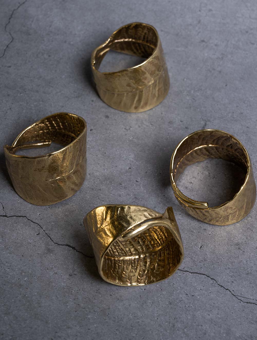 Load image into Gallery viewer, Exclusive Brass Napkin Rings - Mango Leaf (Set of 4)
