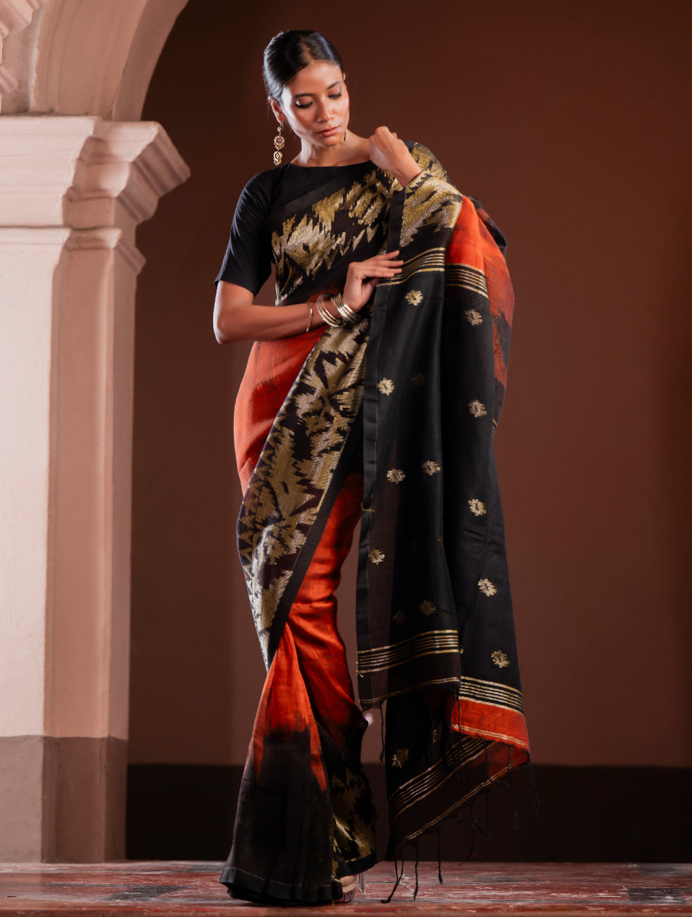 Load image into Gallery viewer, Exclusive Handwoven Bengal Linen Jamdani Saree - Gulab Veena