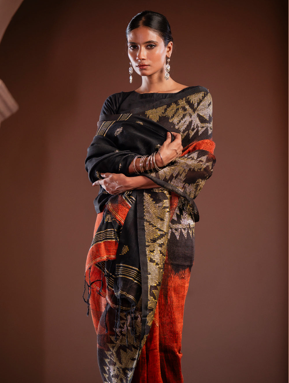 Load image into Gallery viewer, Exclusive Handwoven Bengal Linen Jamdani Saree - Gulab Veena