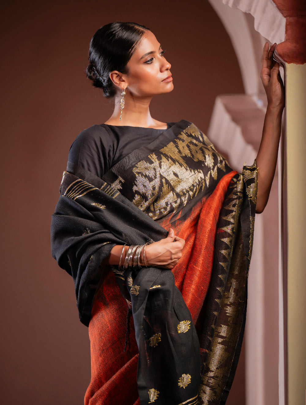 Load image into Gallery viewer, Exclusive Handwoven Bengal Linen Jamdani Saree - Gulab Veena