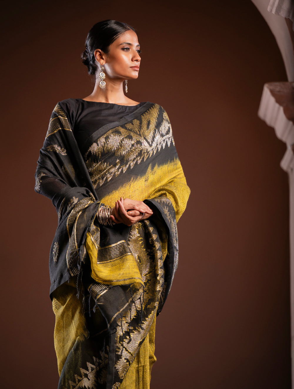 Exclusive Handwoven Bengal Linen Jamdani Saree - Kanaka Dhara