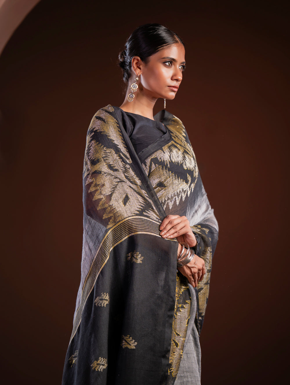 Exclusive Handwoven Bengal Linen Jamdani Saree - Meghrekha