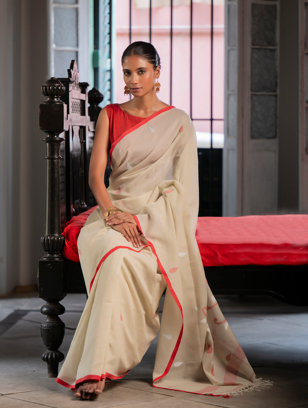 Exclusive Soft Handwoven Bengal Cotton Jamdani Saree - Charuneer